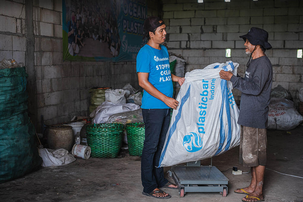 Sumiaji is a seasonal farmer and a Plastic Bank collection member living in Mojokerto, East Java.
